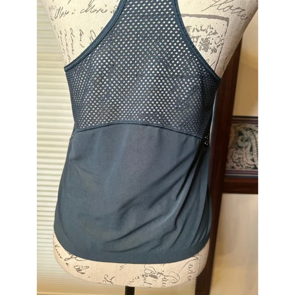 Lululemon Teal Mesh Back Cropped Train Tank Top Likely a Size 10 - Picture 10 of 12
